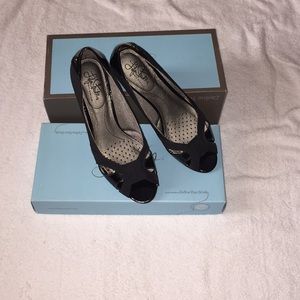 NWT, Life Stride women shoes , size 7